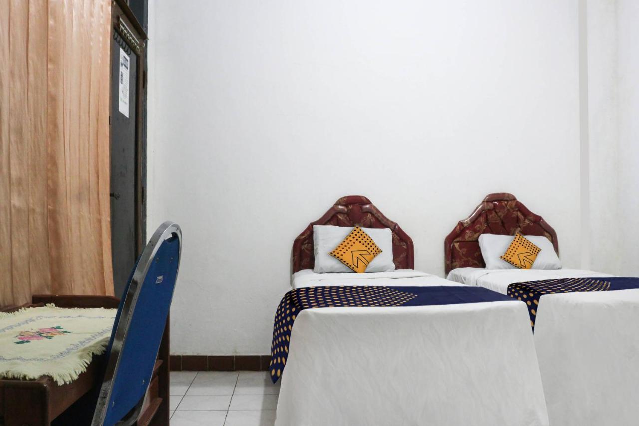 Spot On 91212 Hotel Kelimutu Kupang  Exteriör bild